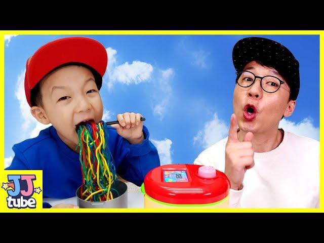 Color Noodle Pretend play with magic toys Dinosaur Gummy Pororo Tteokbokki with kids toys [JJ tube]