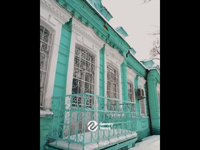 Зеленый особняк в центре Семея