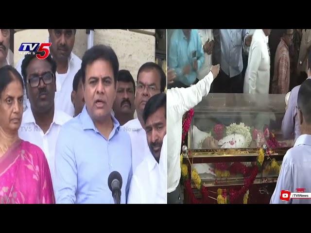 సామాన్యుడు కాదు.. | KTR FIRST REACTION about ETV Founder Ramoji Rao after Paying Tribute | TV5 News