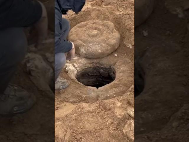 НАШЛИ КЛАД В КОЛОДЦЕ, А ТАМ... #находки #клад #коп
