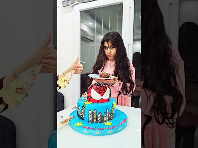 ليال سمرة باعت كيك لهيلين وهيفي وليليان