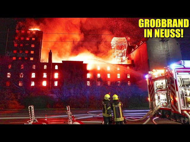 [GROßBRAND: RIESIGES FLAMMENINFERNO!] - Ehemaliges Lagergebäude in Vollbrand ~ Großeinsatz in Neuss