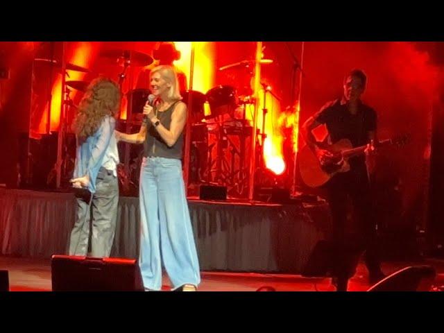 Fan Invited on Stage NAILS Ironic with ALANIS Morissette in Tampa, FL Live