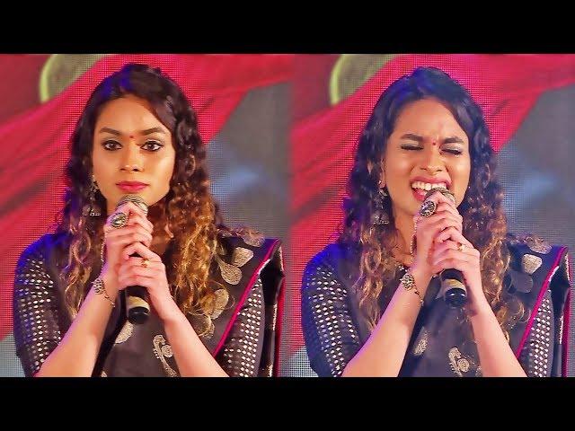 Kannama song live performance by Santhosh Narayanan daughter Dheee in WE Awards | Kaala