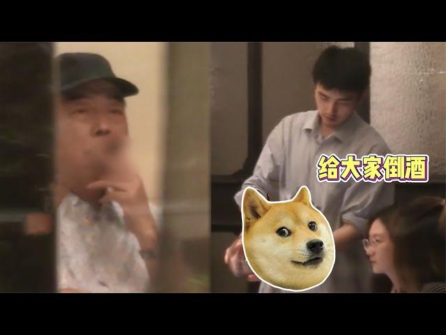 被阿瑟文學笑死！陳飛宇家庭聚餐全程伺候，陳凱歌大佬坐姿監督