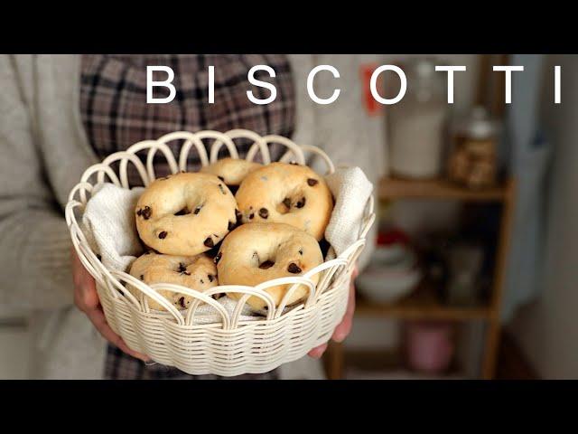 BISCOTTI SEMPLICI ALLO YOGURT E GOCCE DI CIOCCOLATO | facilissimi da preparare e senza burro