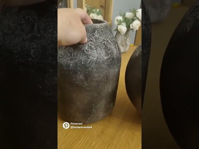 две интерьерные вазы из шарика, туалетной бумаги и банки