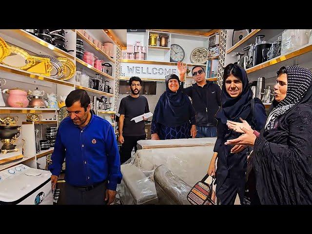 Naseroo buys new items for the Fariba's kitchen