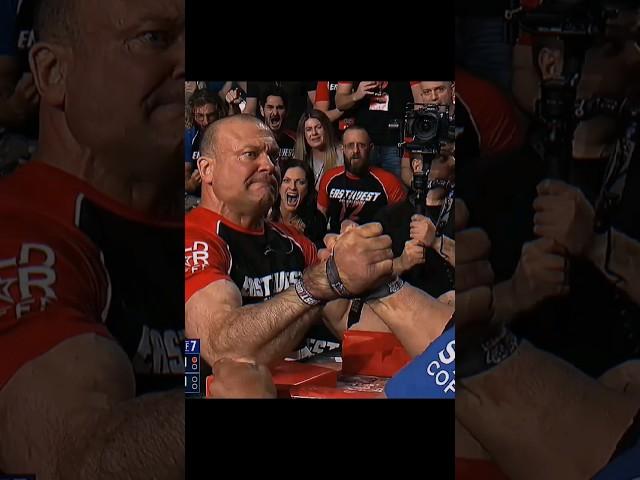 Larratt was able to stop Levan in first round #devonlarratt #armwrestling #levansaginashvili