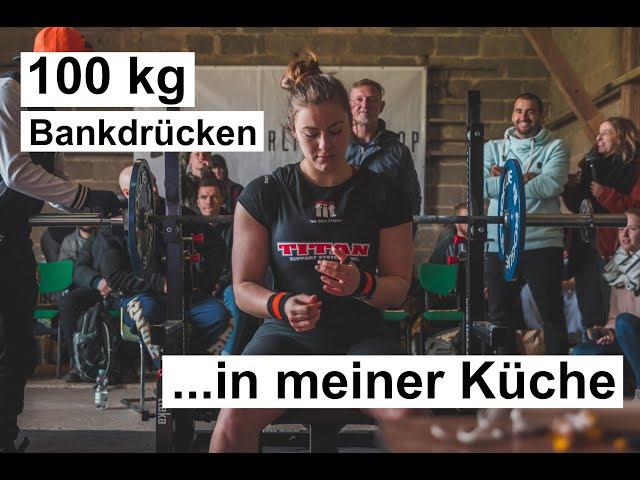 100 kg Bankdrücken | Ein Gym in der Küche | Powerlifting Women | Homegym | Squatilia | Wettkampf