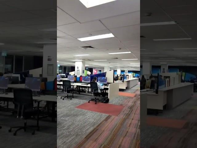 Level 2 QUT Garden Point Library, the LEARNING HUB. Int Student's Life in Australia.