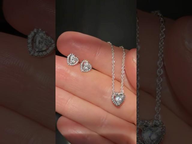 The perfect Christmas gift doesn’t exi…. #pandora #heartset #silverjewery #heartjewelry