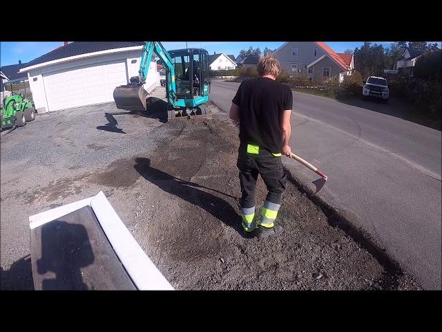 30 tonn beleggningsstein blir til ny innkjørsel / 30 tons of paving stone will be the new driveway