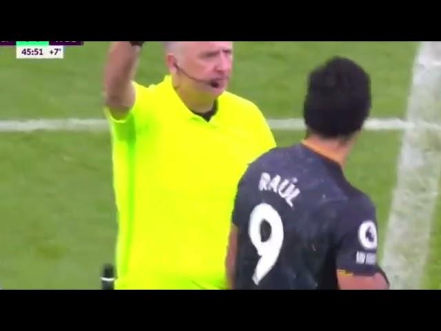 Jimenez receives 2 yellow cards in 48 seconds vs Man City