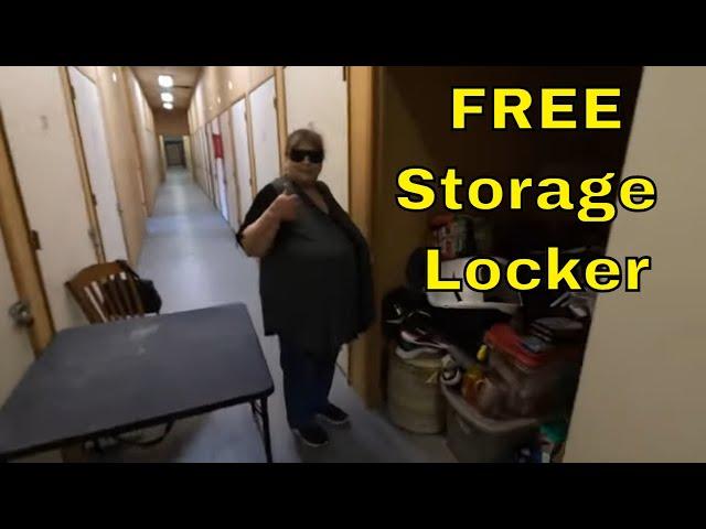 FREE Storage Locker.. MONEY AND SILVER FOUND IN BLACK Safety Box!