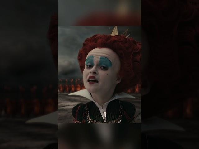 Сможет ли она забрать корону?  #фильм #фильмнавечер #shorts #алисавстранечудес