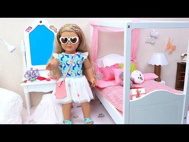 AG Doll dressing in pink bedroom for bike ride in park - PLAY DOLLS