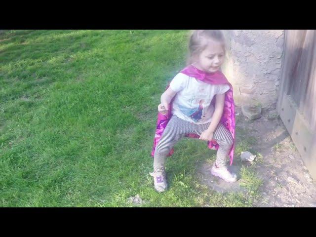 Garden Tour 2015 Scarlett Pee's her pants