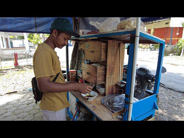 CHICKEN NOODLES SOLD AROUND THE VILLAGE ON A MOTORCYCLE, CHICKEN NOODLES LIKE THIS TASTE VERY GOOD