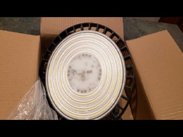 VANoopee 4 Pack 200W High Bay LED Lights 3000K 4000K 5000K Bright UFO LED Review, Very bright