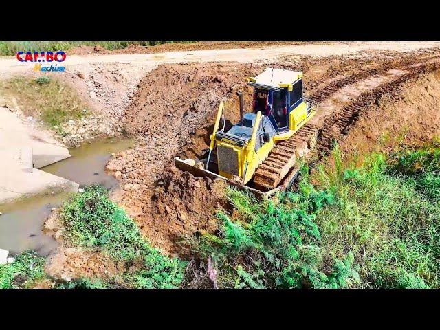 Nicely Job Expert skill Driver Dozer KOMATSU D65PX Pushing soil clear land with Dump truck unloading