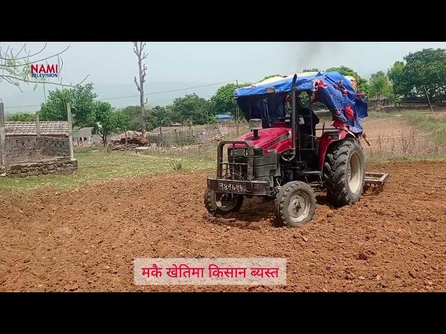 मकै छर्नलाई ट्रयाक्टरले बारी जाेत्दै A tractor plowing a field to sow corn