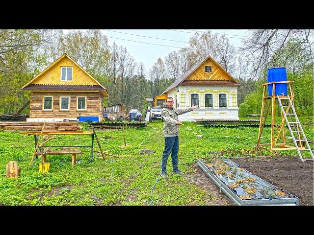 Простая деревенская жизнь. Доделал стол, засадил грядки и построил башню