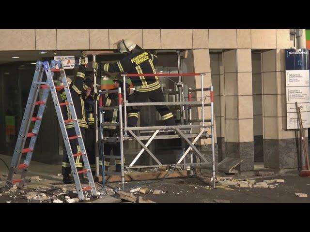 PKW gegen Haussäule gefahren - 1 Verletzter in Rösrath am 25.03.17 + O-Ton