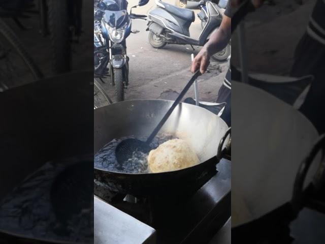 Roadside Fluffy Poori Frying Way