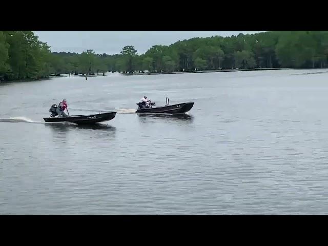 Mudboat Longtail vs Surface Drive Drag Race Boat #Briggsandstratton #mudboat #surfacedrive