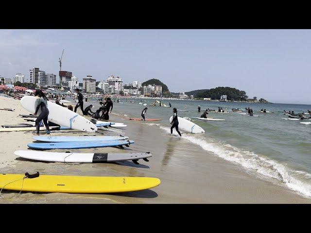 부산 송정 해수욕장 여름 풍경 서핑의 성지 답게 많은 사람들이 즐기고 있어요  Busan Songjeong Beach  ‍️ walking  tour  korea 4k hdr