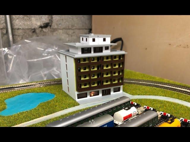 Märklin Z-Scale Apartment Building Kit 8963 Video #18