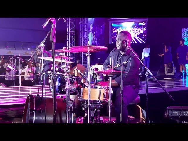 Emmanuel Bludo Grooving At Adom Praise