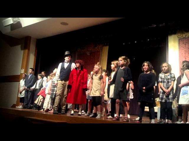 Annie: full cast sings tomorrow