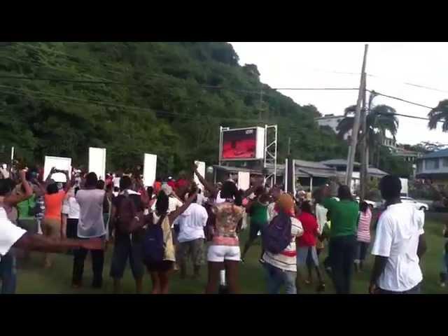 Crowd in Grenada watching Kirani James win gold!