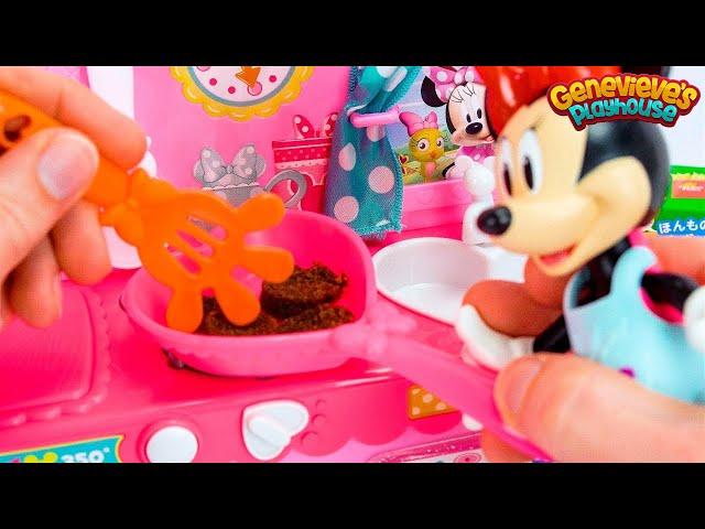 Minnie Mouse Dresses Up and Cooks Hamburger & Fries!