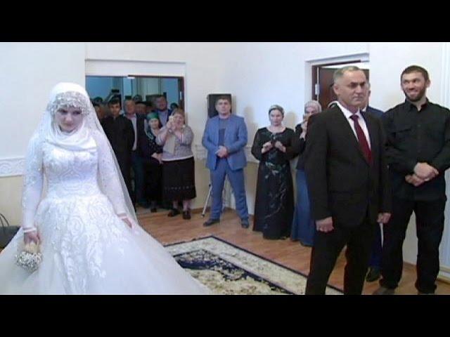 Tschetschenischer Polizeichef heiratet 17-jährige Zweitfrau