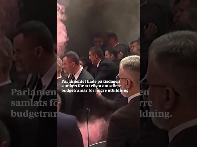 Gaskaos i Serbiens parlament