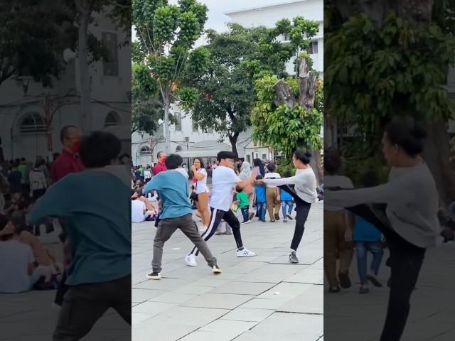 Waduh Gawat Ada Yang Berantem Sambil Salto Dikota Tua