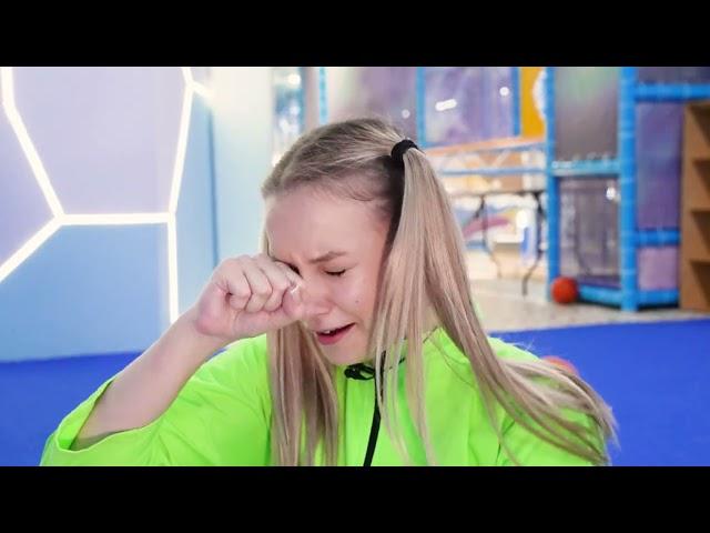 Алиса Шоу - Алиса и Медведь ищут динозавра Гуджитсу в парке Тейкабум