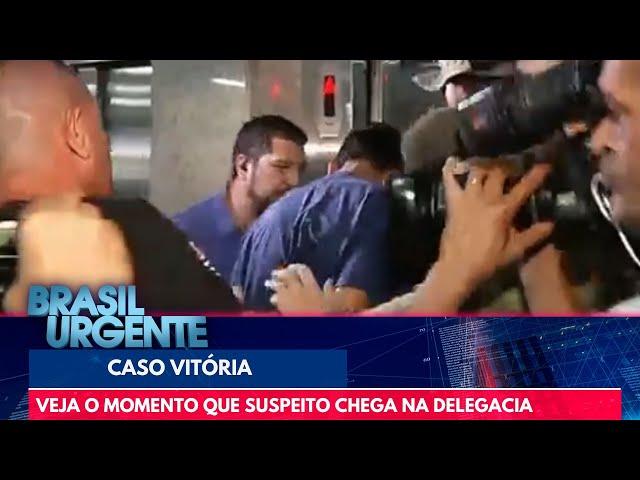 Veja o momento que o primeiro preso do caso Vitória chega na delegacia | Brasil Urgente