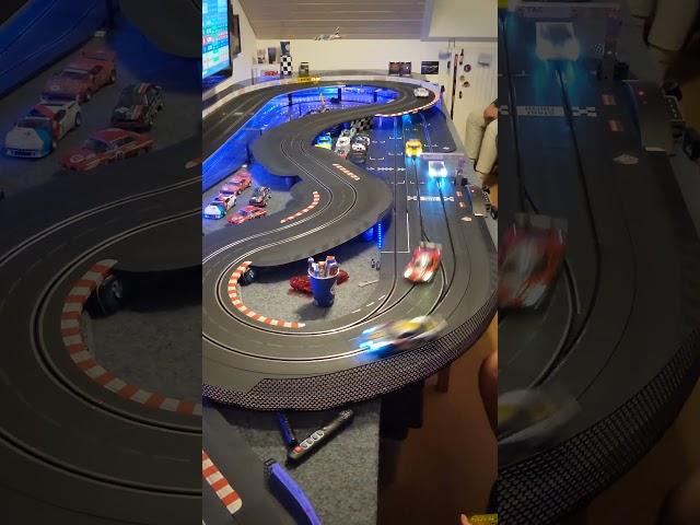 6 CAR DIGITAL SLOTRACING on 18.43m Carrera Track