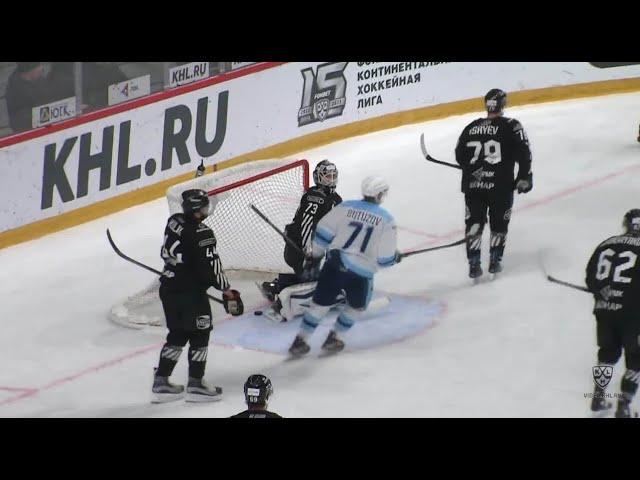 Ovchinnikov robs Kulik to score