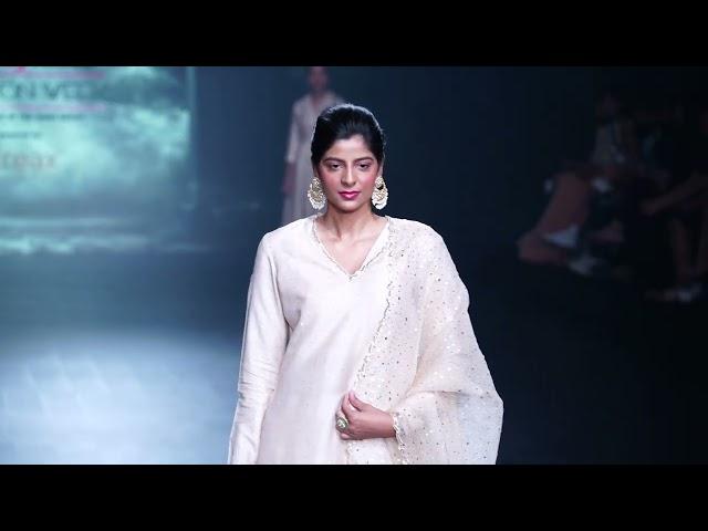 Malaika Arora Sizzles on the Ramp for Designer Yakshi Deepti Reddy at Bombay Times Fashion Week 2023