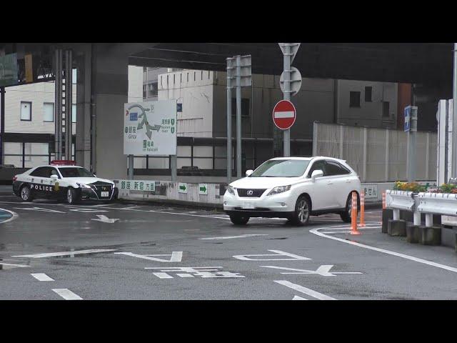 【警察】ブッチギリ105 きれいに左折したブッチギリ違反車を追うパトカー