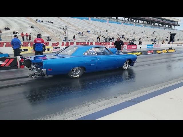 Muscle Cars at the Strip Drag Race