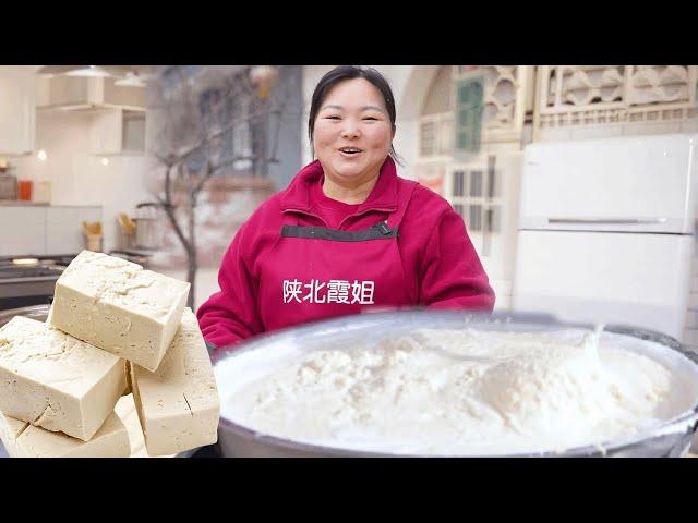 Xiajie soak 100kg of soybean and grind the filter residue to make ”brine tofu”! The new tofu tastes