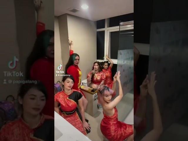 Chinese new year with toro girls️