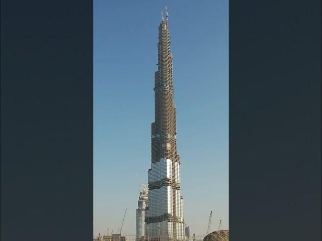 This Skyscraper Reaches the Clouds ️ | #shorts #burjkhalifa #facts #dubai