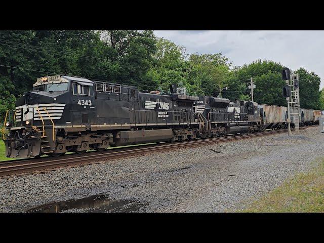Eastbound 176 car manifest and westbound intermodal trains meet at Lewistown, PA (05/25/2025)